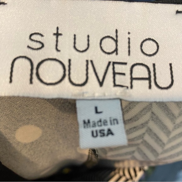 Woman’s Studio Nouveau black and white multi pattern top size L - Picture 2 of 5